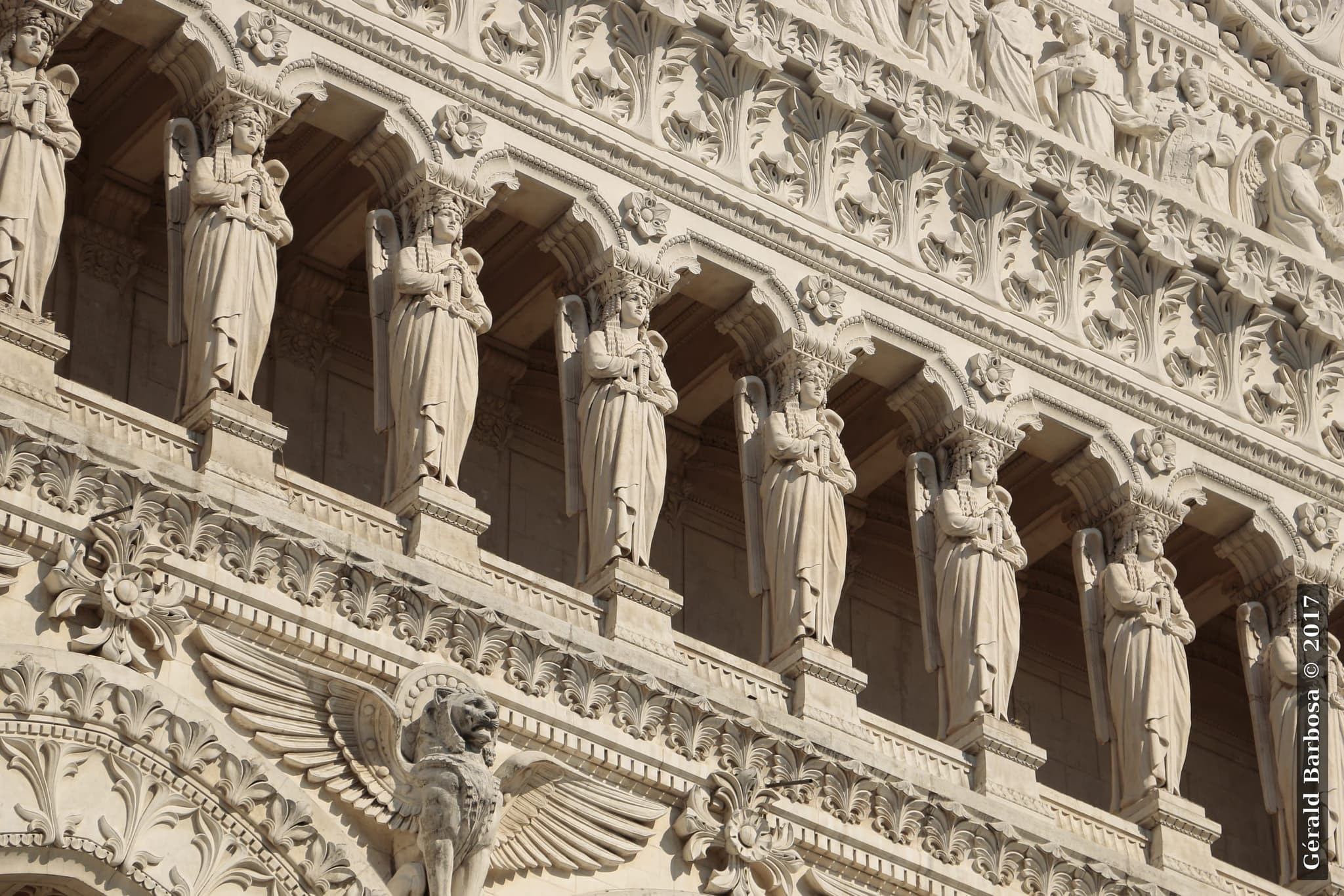 La Basilique Notre-Dame de Fourvière vue de près